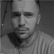 Ej. Estudiante de Pedagogía con alto conocimiento de Inglés, con título de PET B1